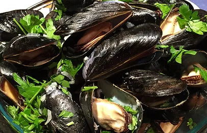 Steamed Mussels with Garlic and Parsley